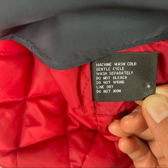 Vince Camuto New Navy with Red Lining Size Small - Picture 8 of 16